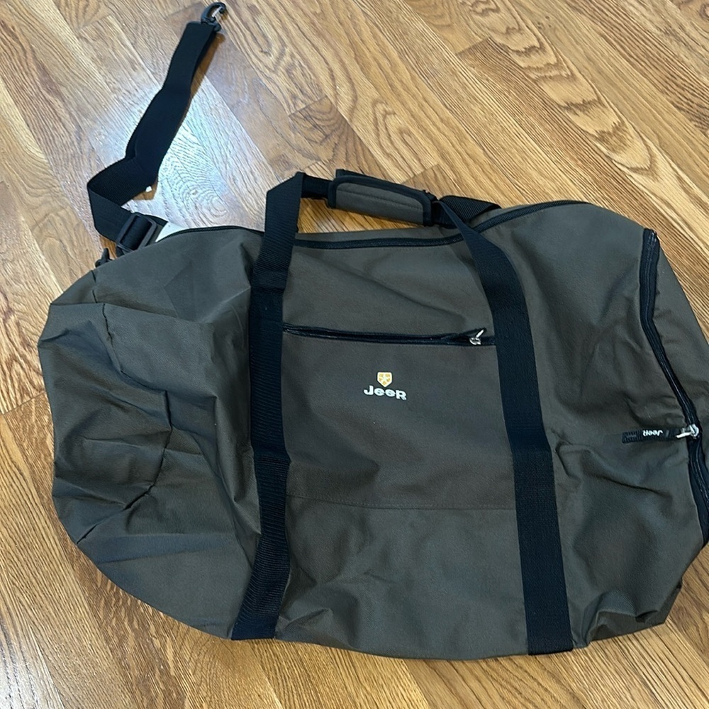 NEW Large Jeep Duffle Bag Green Canvas Lined Handles and Removable Straps
